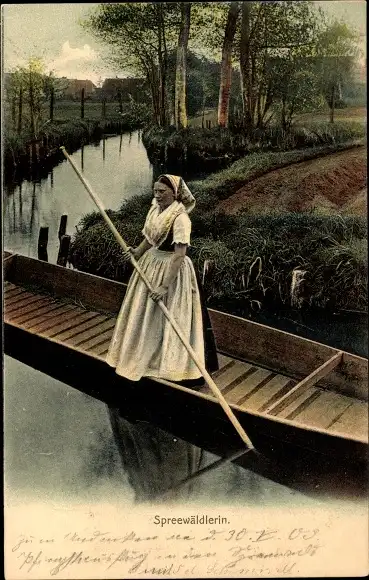 Ak Spreewäldlerin im Ruderboot, Spreewald