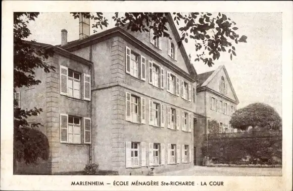 Ak Marlenheim Elsass Bas Rhin, Ecole Menagere Ste Richarde, La Cour
