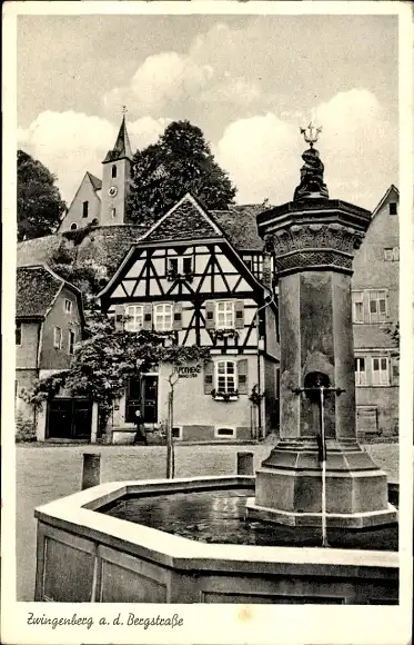 Ak Zwingenberg an der Bergstraße in Hessen, Teilansicht, Fachwerkhaus, Brunnen