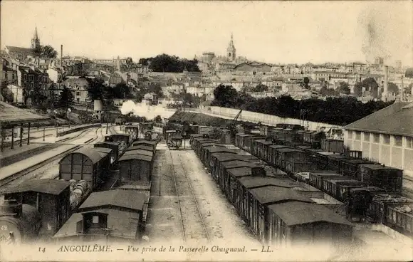 Ak Angoulême Charente, Bahnhof, Blick von der Passerelle Chaignaud