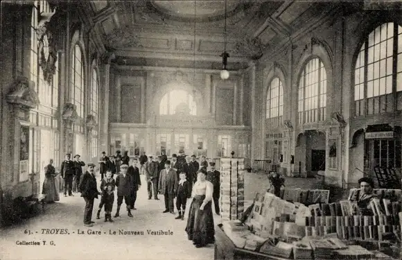 Ak Troyes Aube, Bahnhof, Vestibule