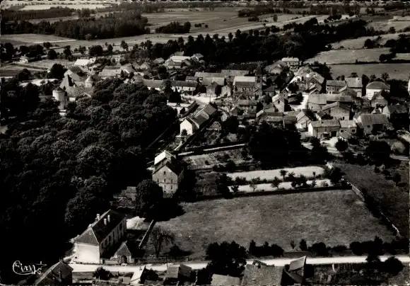 Ak St-Seine-sur-Vingeanne Cote d'Or, La Rue des Ecoles, Vue aerienne