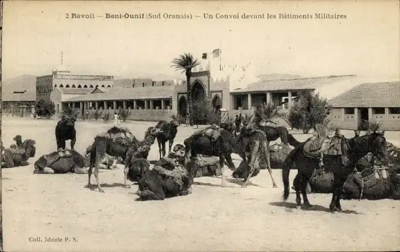 Ak Beni Ounif Algerien, Ein Konvoi vor Militärgebäuden