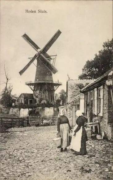 Ak Sluis Zeeland Niederlande, Windmühle, Frauen in Tracht