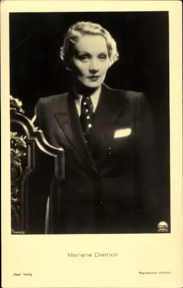 Ak Schauspielerin Marlene Dietrich, Portrait mit Krawatte, Ross Verlag Nr. 7440/2