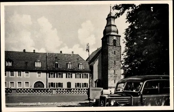Ak Pirmasens am Pfälzerwald, Exerzierplatz, Kirche, Auto