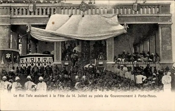 Ak Porto Novo Benin, Le Roi Tofa assistant a la Fete du 14. Juillet, Palais du Gouvernement