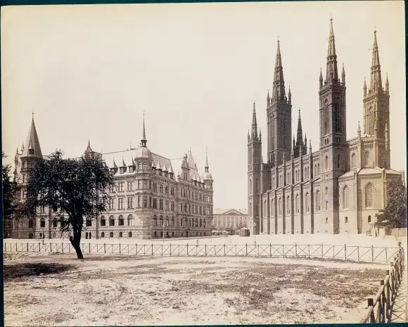 Foto Wiesbaden in Hessen, Marktplatz, Rathaus, Hauptkirche