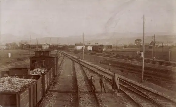 Foto Ak Crveni Krst Niš Nisch Serbien, Bahnhof 1918, deutsche Soldaten, Hagemann, Öding