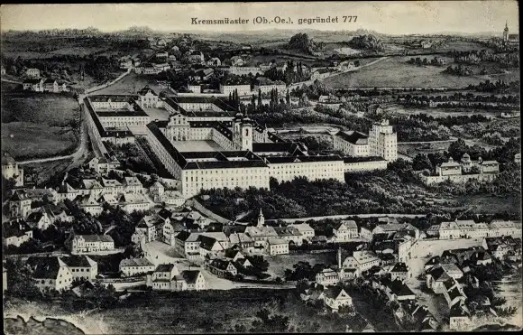 Ak Kremsmünster in Oberösterreich, Benediktinerstift, Panorama vom Ort