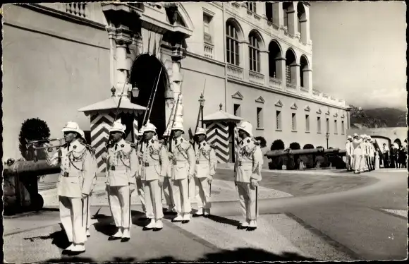 Ak Monaco, die Parade der Wachablösung der Carabinieri von S.H. dem Fürsten von Monaco