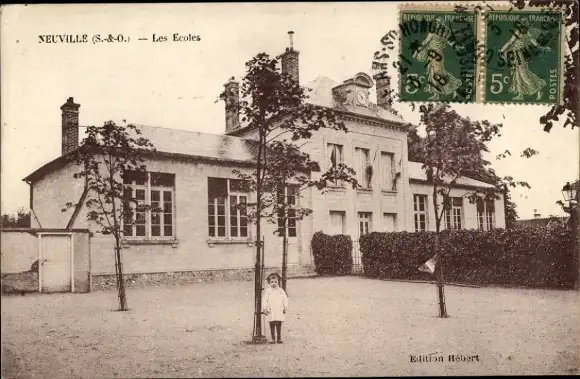 Ak Neuville sur Oise Val d'Oise, Les Ecoles