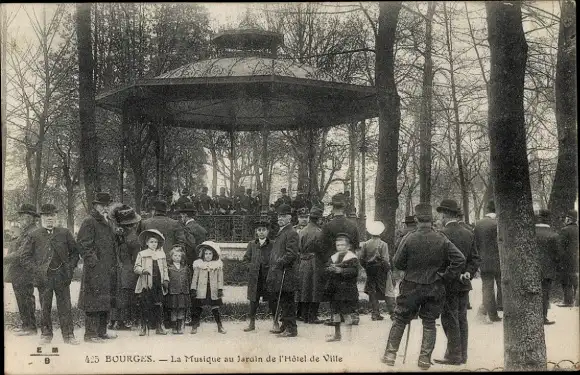 Ak Bourges-Cher, Musik im Garten des Rathauses