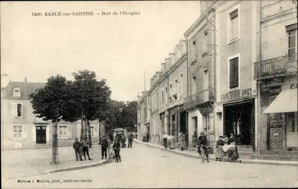 Ak Sablé-sur-Sarthe, Rue de l’Hospice, Café Rivier