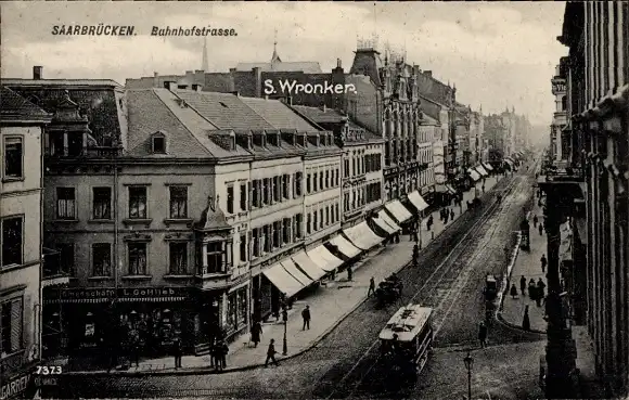 Ak Saarbrücken im Saarland, Bahnhofstraße, Straßenbahn, Schienen, Geschäft S. Wronker