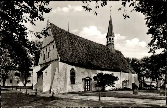 Ak Nordseebad Büsum, Kirche aus dem 15. Jahrhundert, Außenansicht
