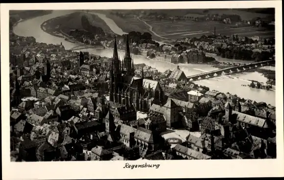 Ak Regensburg an der Donau Oberpfalz, Totalansicht, Kirchtürme