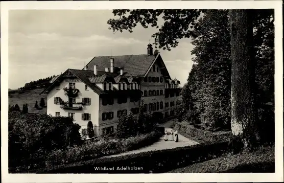 Ak Bad Adelholzen Siegsdorf in Oberbayern, Wildbad, Gebäude, Frauen