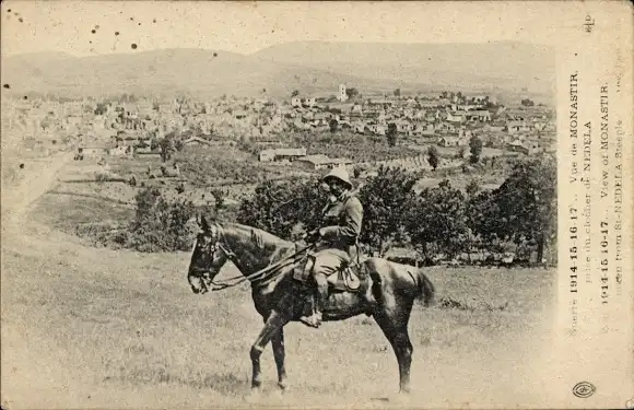 Ak Monastir Mazedonien, Panoramablick auf den Ort, Soldat auf Pferd sitzend