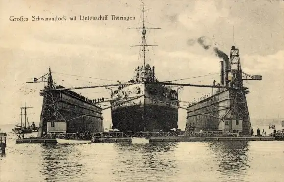 Ak Deutsches Kriegsschiff, SMS Thüringen, Linienschiff im Schwimmdock