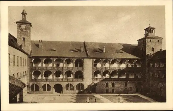 Ak Kulmbach in Oberfranken, Plassenburg, Schöner Hof, Ostseite, Uhrturm, Glockenturm