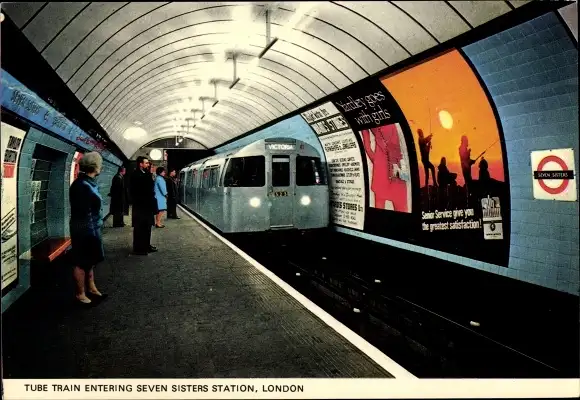Ak London City, Tube Train entering Seven Sisters Station