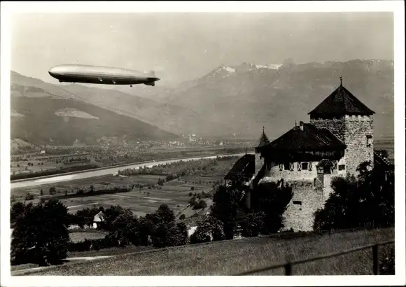 Sammelbild Zeppelin Weltfahrten II. Buch Serie Schweizer Fahrten Bild 90, Rheintal bei Vaduz