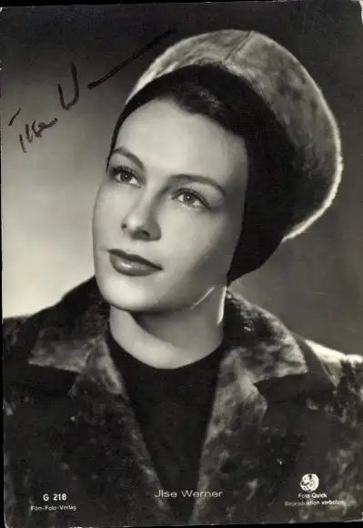 Ak Schauspielerin Ilse Werner, Portrait mit Pelzkappe, Mantel, Film Foto Verlag G 218, Autogramm