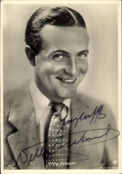 Ak Schauspieler Willy Fritsch, Portrait im Anzug mit Krawatte, UFA Film, Ross Verlag 502, Autogramm
