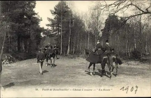 Ak Jagd im Wald von Rambouillet, Reiter auf einem Waldweg