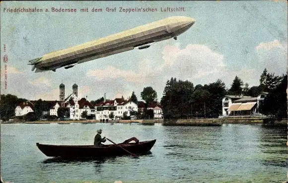 Ak Friedrichshafen am Bodensee, Zeppelin, Luftschiff über der Stadt