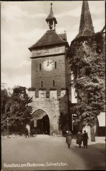 Ak Konstanz am Bodensee, Passanten am Schnetztor, Glockenturm