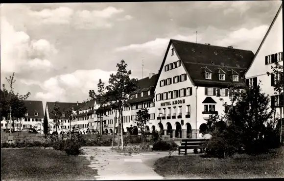 Ak Freudenstadt im Schwarzwald, Marktplatz mit Anlagen, Hotel Krone