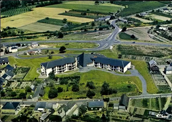 Ak Longué Maine et Loire, Foyer-Logements, Fliegeraufnahme