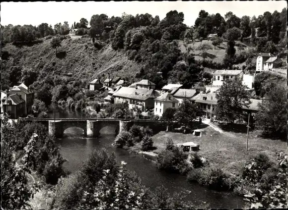 Ak Vigeois Correze, Gesamtansicht, alte Brücke