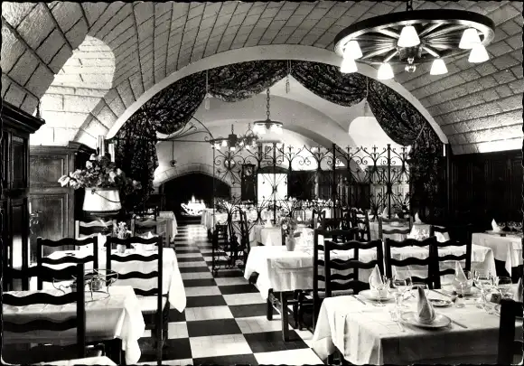 Ak Salles-Curan Aveyron, Hostellerie du Levezou, Restaurant