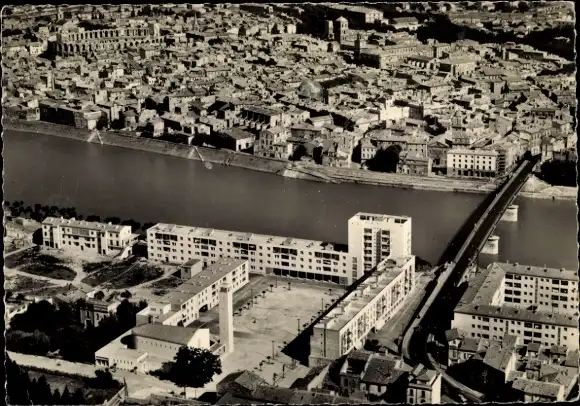 Ak Arles Bouches du Rhône, Luftbild, Brücke