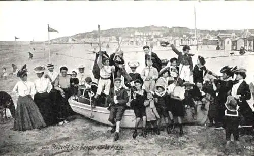 Ak Deauville Calvados, Une Barque sur la Plage