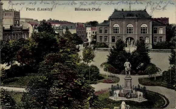 Ak Forst in der Niederlausitz, Blick auf den Bismarckplatz, Denkmal