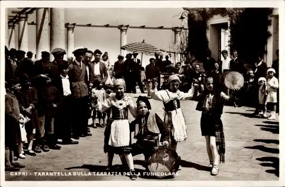 Ak Capri Neapel Campania, Tarantella sulla Terrazza della Funicolare