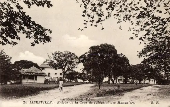 Ak Libreville Gabun, Eingang zum Innenhof des Manguiers Hospital
