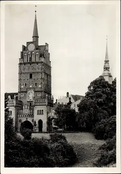 Ak Rostock in Mecklenburg Vorpommern, Blick zum Kröpeliner Tor