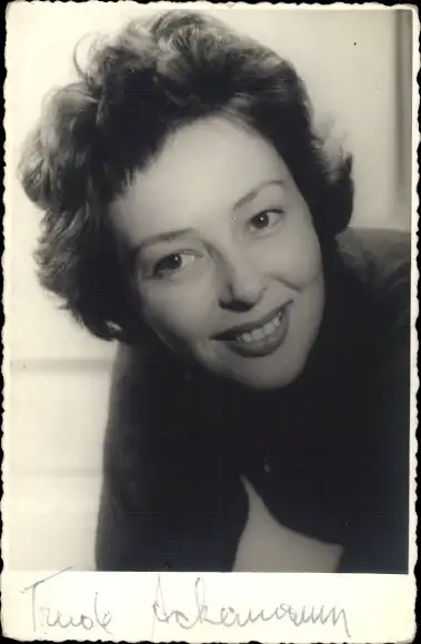 Ak Schauspielerin Trude Ackermann, Portrait, Autogramm