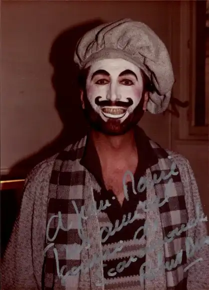 Ak Schauspieler Robert Dumc, Portrait, Autogramm, Clown, Mütze