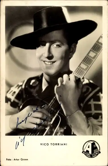 Ak Schweizer Schauspieler Vico Torriani, Portrait, Autogramm, Sänger, Gitarre, Hut