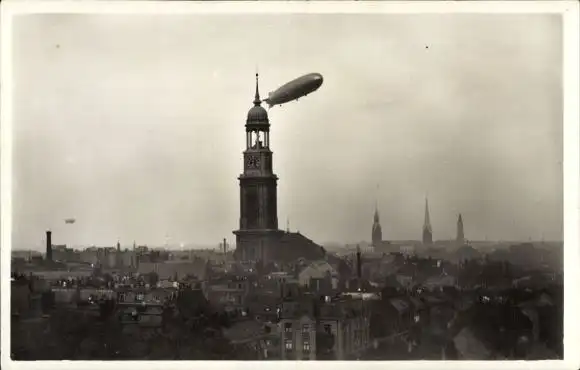 Ak Hamburg Mitte Altstadt, Luftschiff LZ 127 Graf Zeppelin passiert die Michaeliskirche