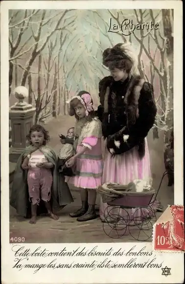 Ak Reiche Frau im Pelz gibt Süßigkeiten an armes Kind, Mädchen mit Puppe