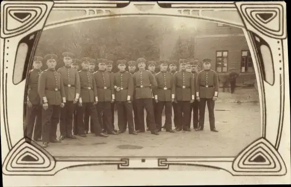 Passepartout Foto Ak Deutsche Soldaten in Uniform, Gruppenbild