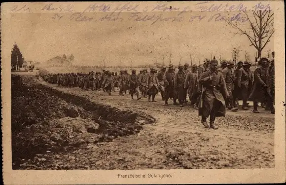 Ak Französische Gefangene, Deutsche Soldaten, I. WK