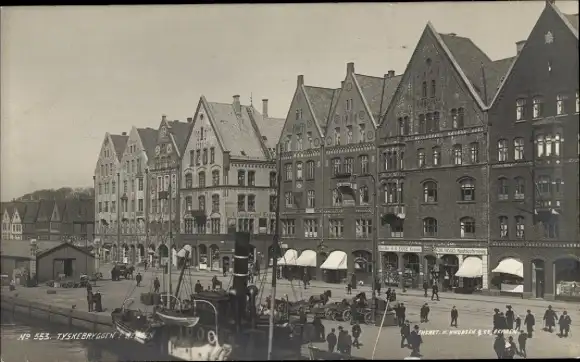 Ak Bryggen Tyskebryggen Norwegen, Uferpartie, Geschäfte, Dampfer